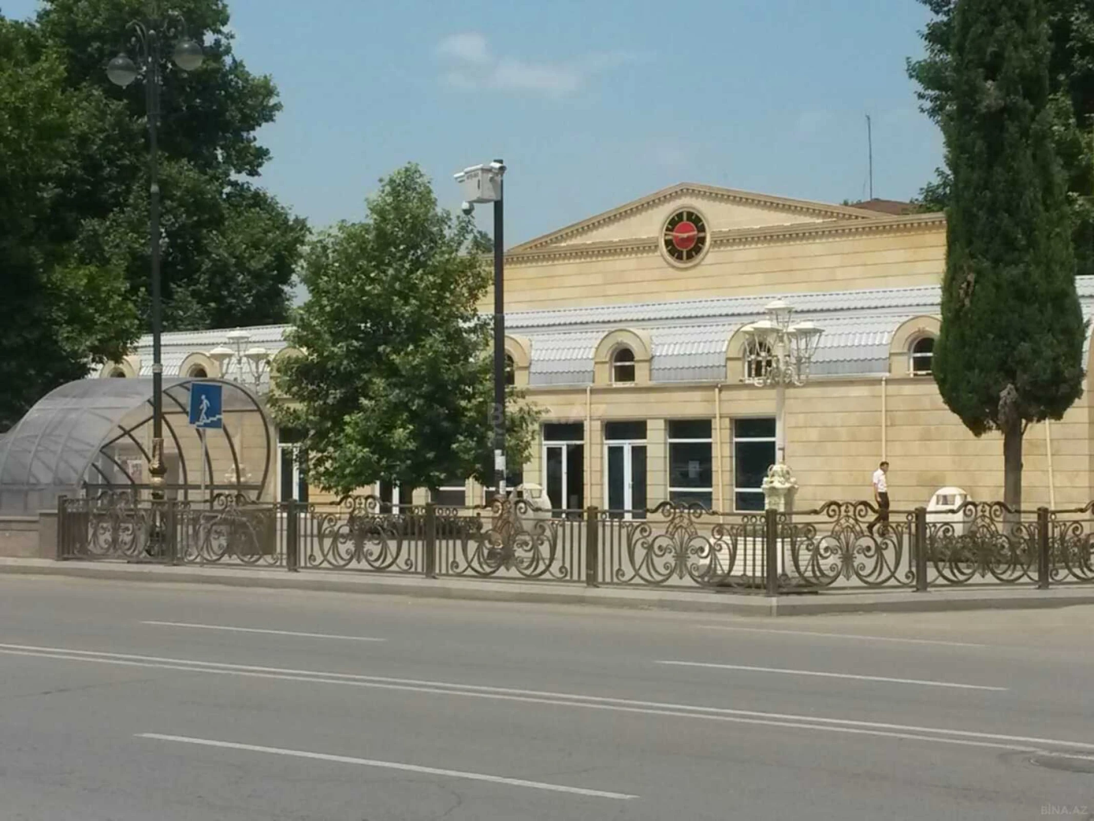 Satılır obyekt 1200 m²