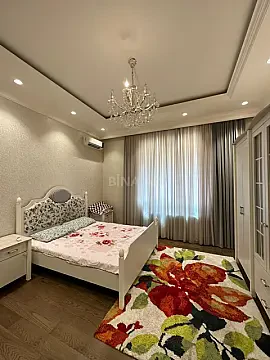 Satılır 6 otaqlı həyət evi 500 m²