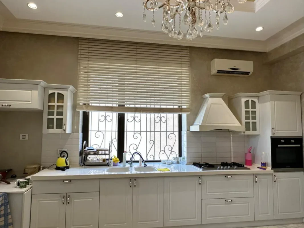 Satılır 6 otaqlı həyət evi 500 m²