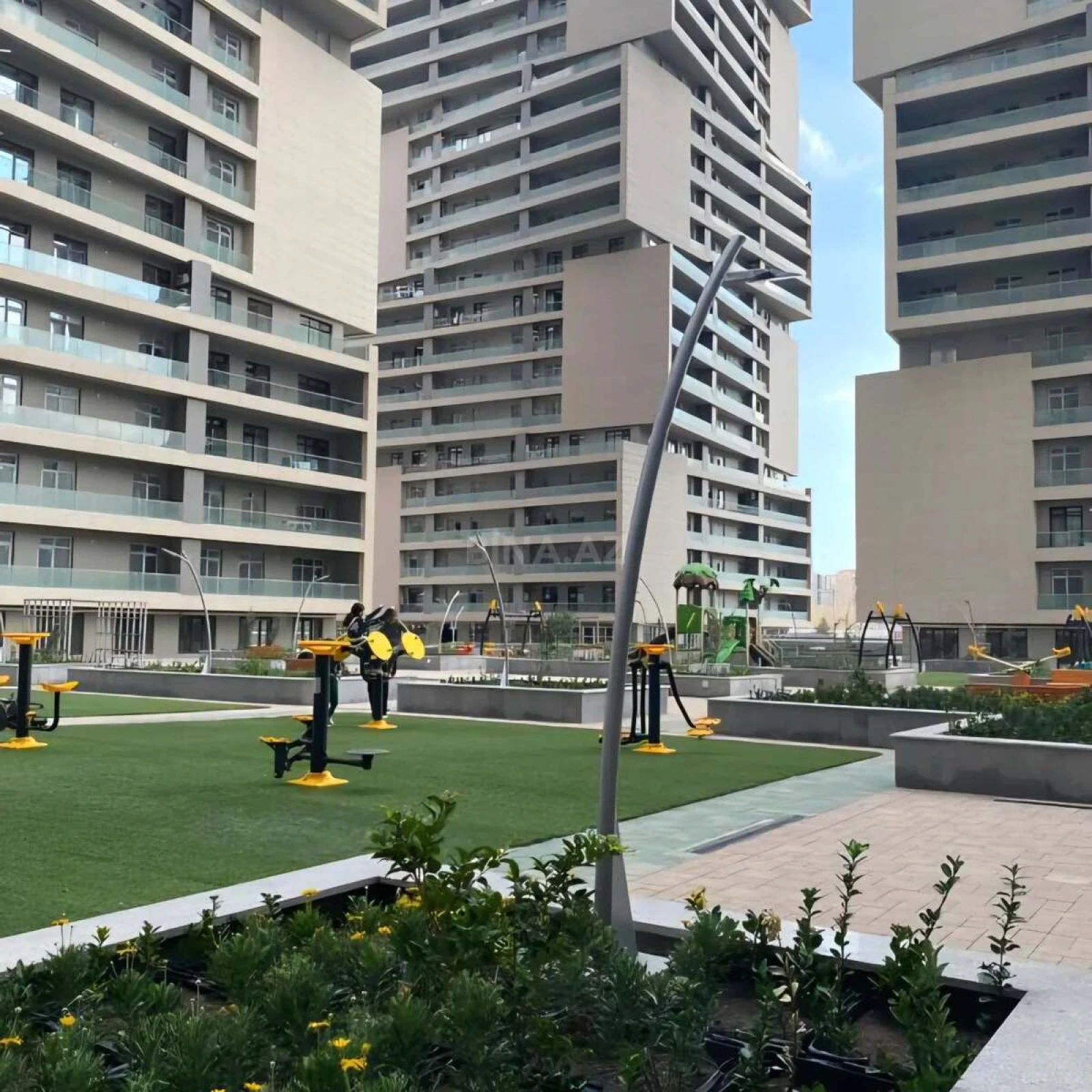 Satılır 3 otaqlı mənzil 143 m²