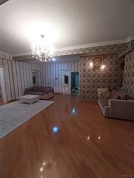 Satılır 4 otaqlı mənzil 175 m²