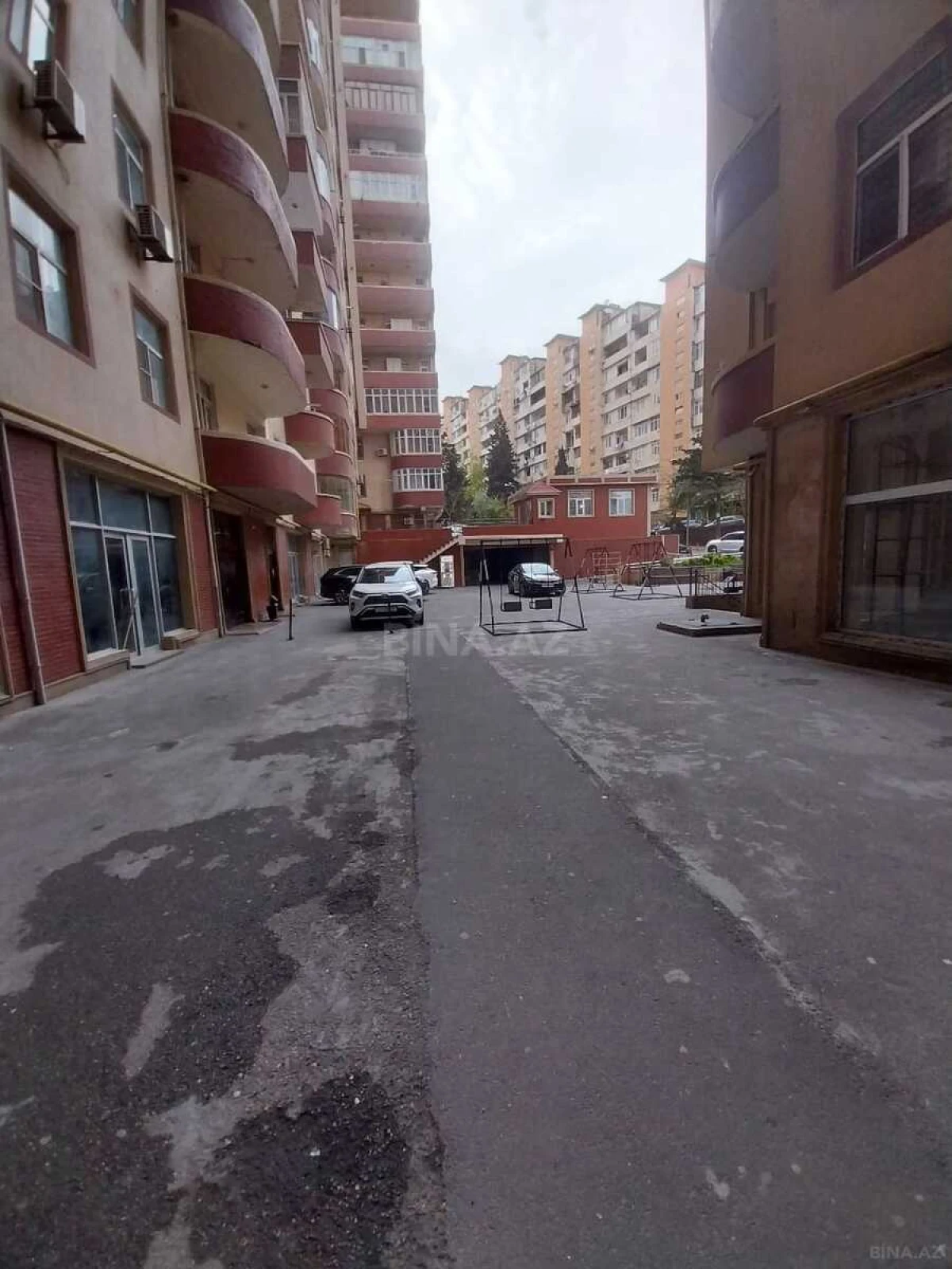 Satılır 4 otaqlı mənzil 175 m²
