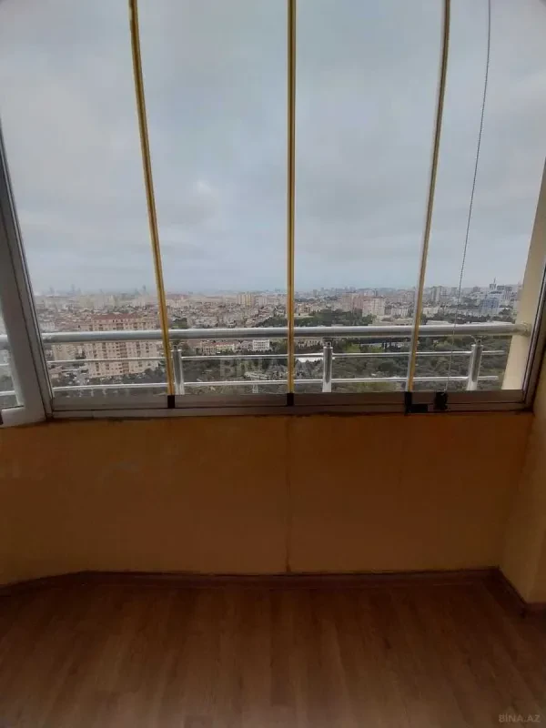Satılır 4 otaqlı mənzil 175 m²