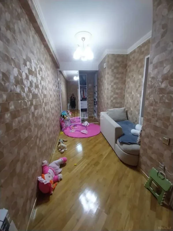 Satılır 4 otaqlı mənzil 175 m²