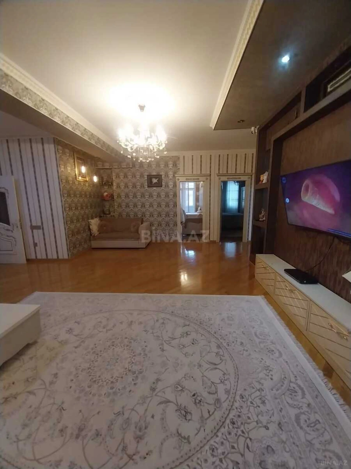 Satılır 4 otaqlı mənzil 175 m²
