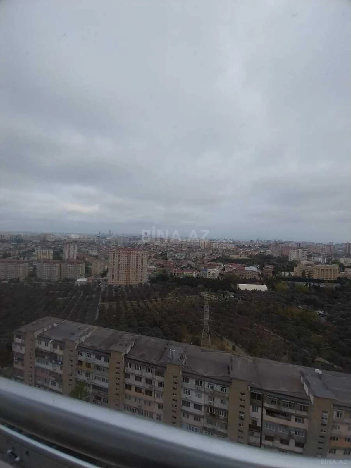 Satılır 4 otaqlı mənzil 175 m²