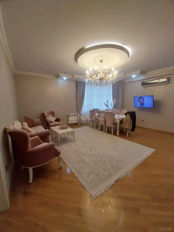 Satılır 4 otaqlı mənzil 175 m²