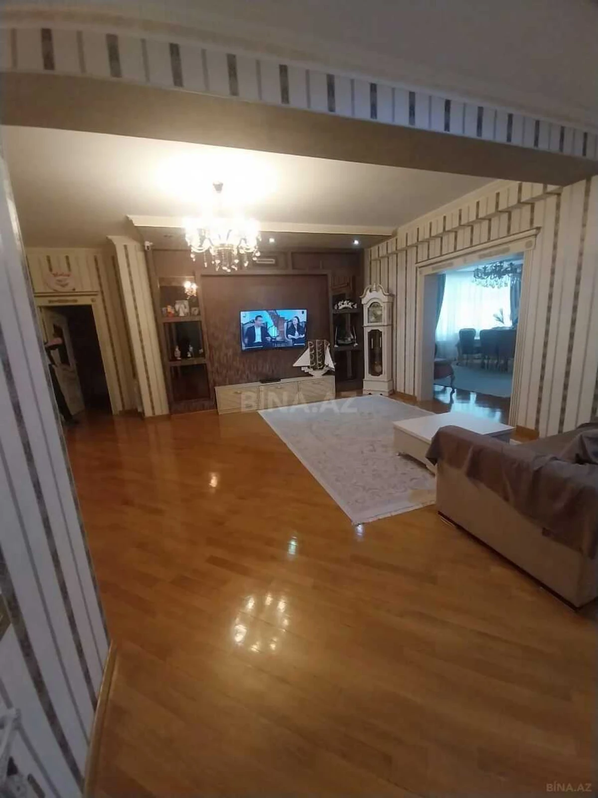 Satılır 4 otaqlı mənzil 175 m²