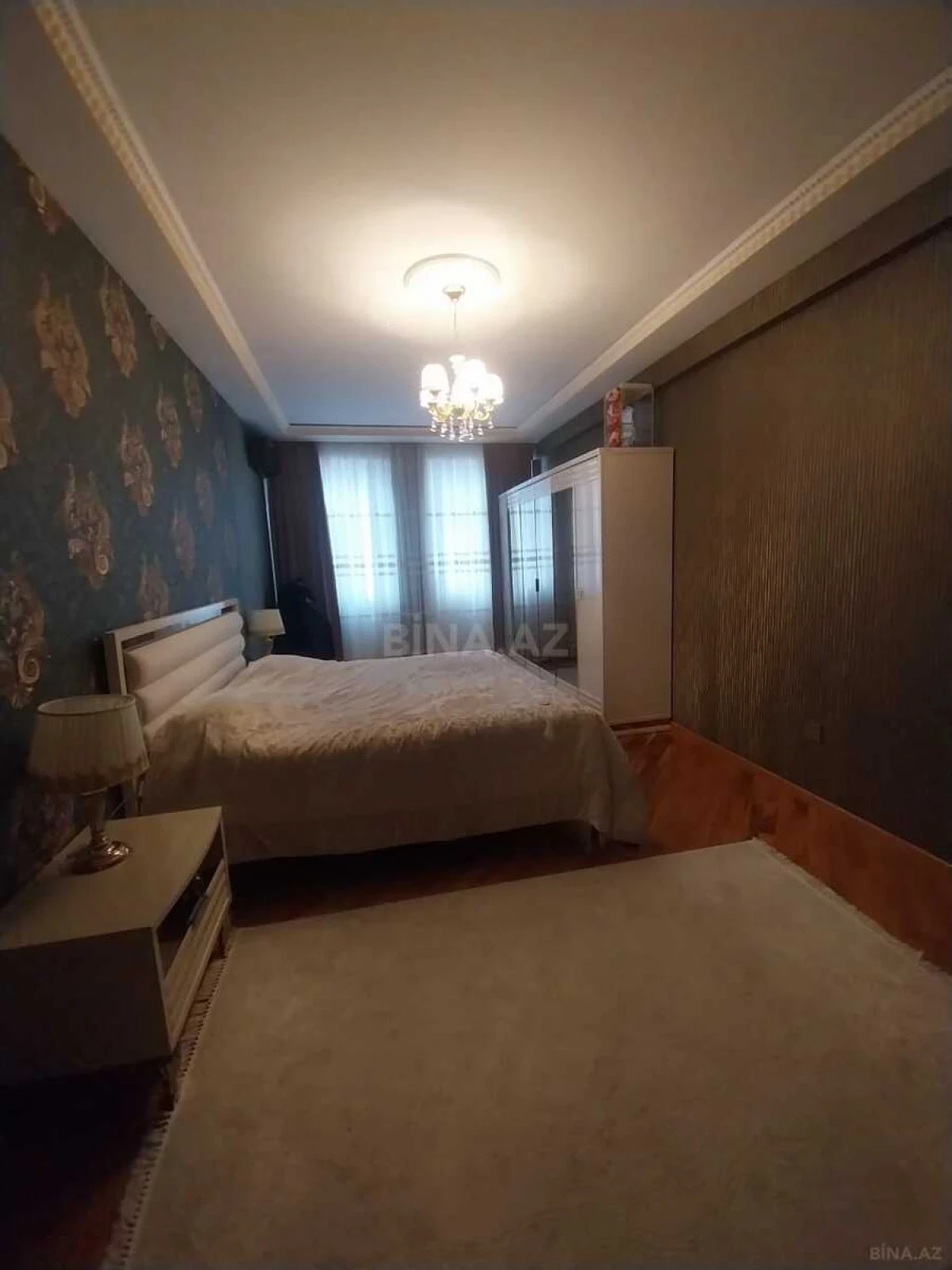 Satılır 4 otaqlı mənzil 175 m²