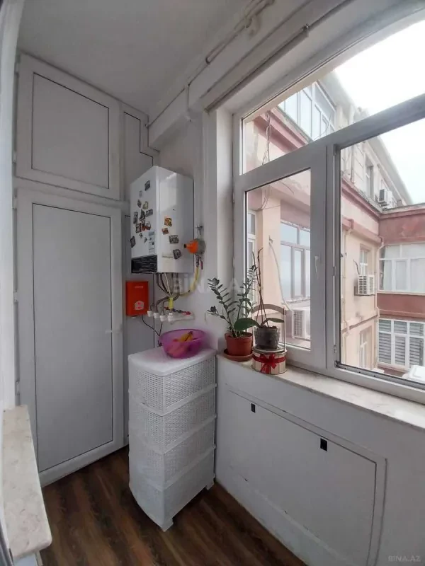 Satılır 4 otaqlı mənzil 175 m²