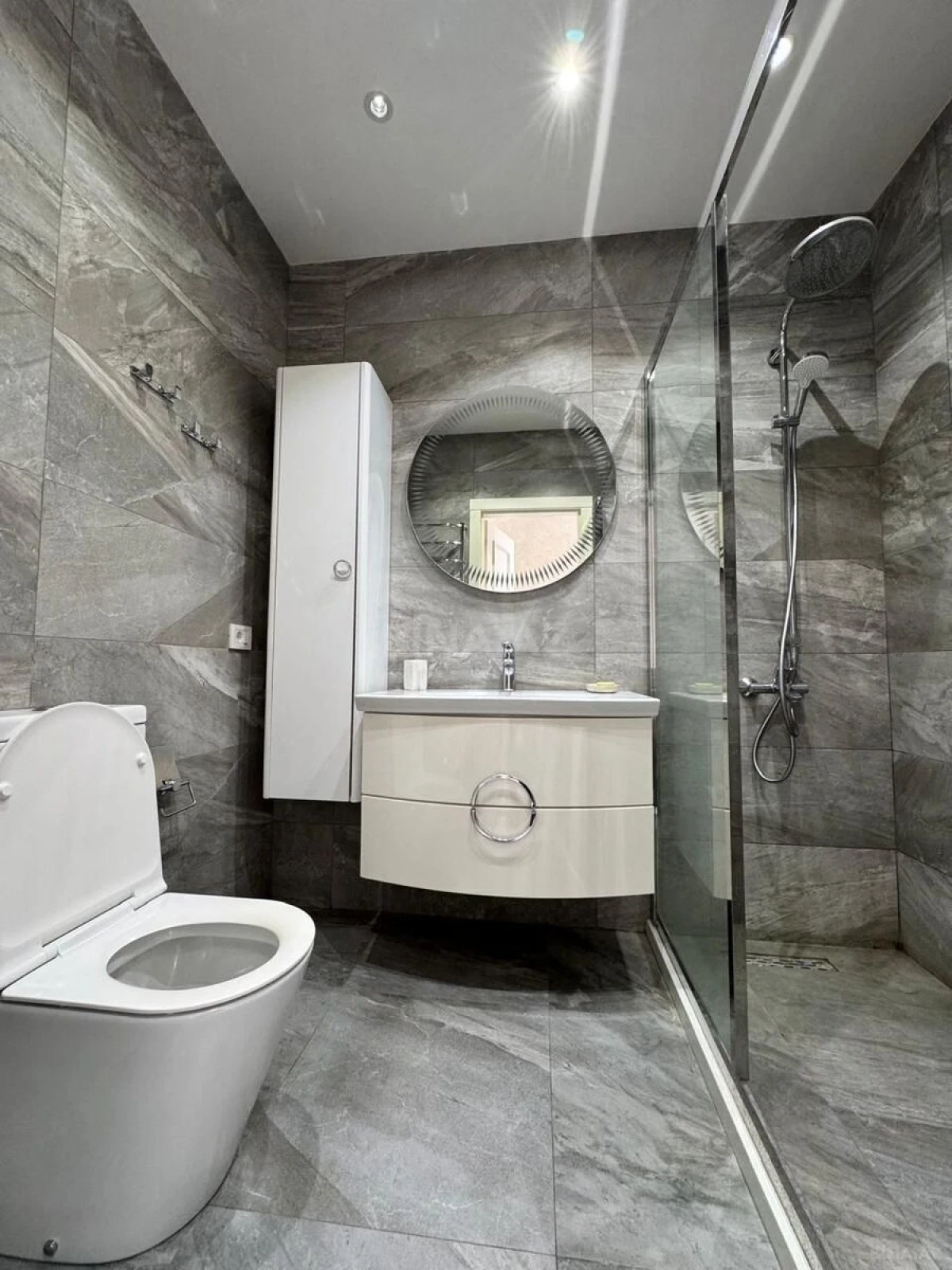 Satılır 4 otaqlı mənzil 146 m²