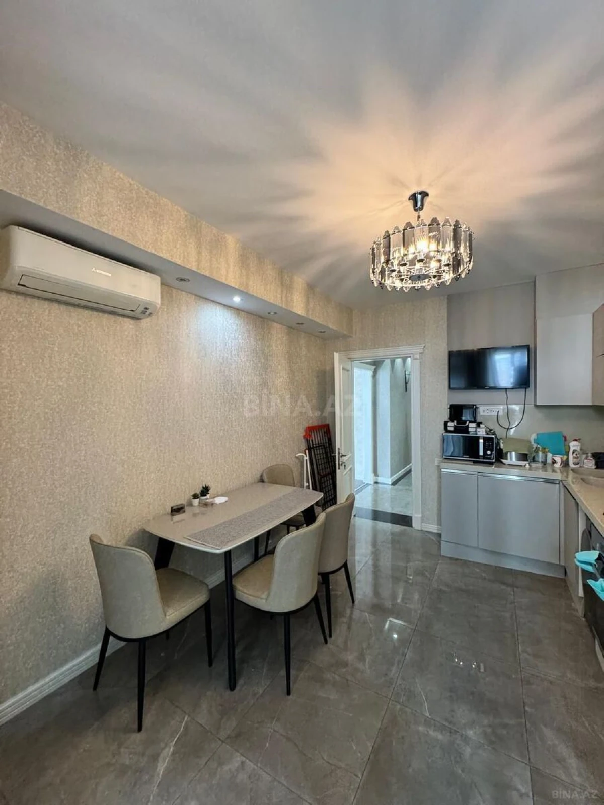 Satılır 4 otaqlı mənzil 146 m²