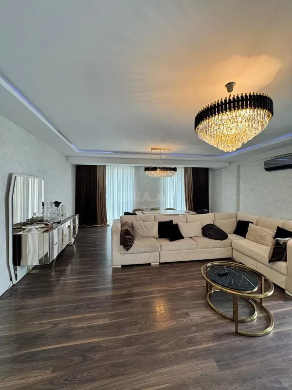 Satılır 4 otaqlı mənzil 146 m²