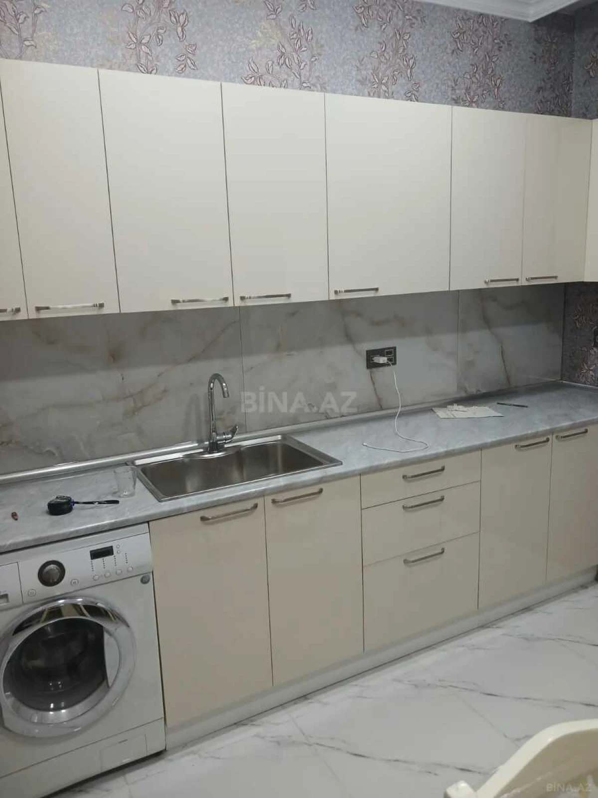Kirayə verilir 2 otaqlı mənzil 90 m²