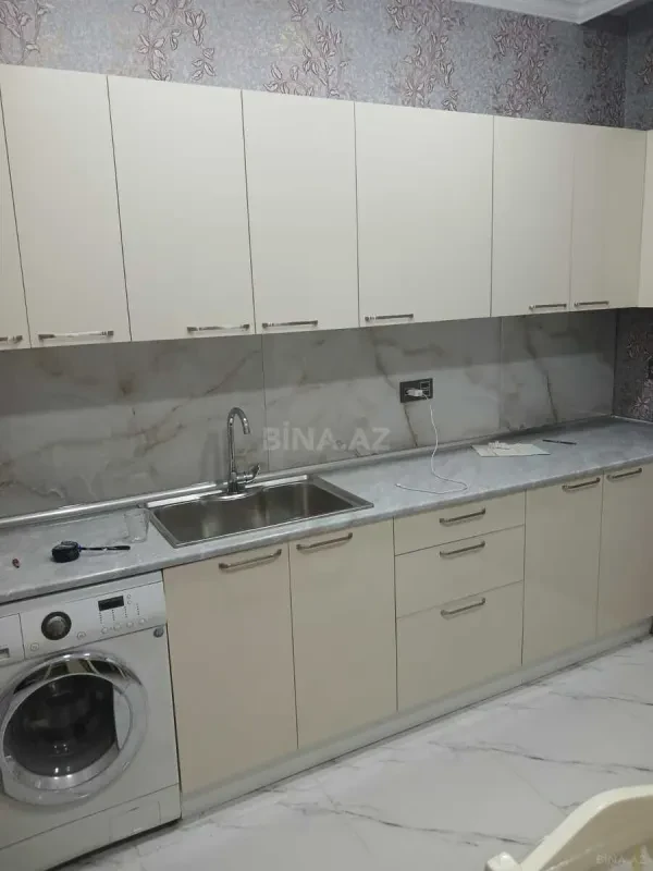 Kirayə verilir 2 otaqlı mənzil 90 m²
