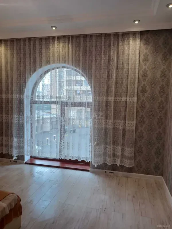 Kirayə verilir 2 otaqlı mənzil 90 m²