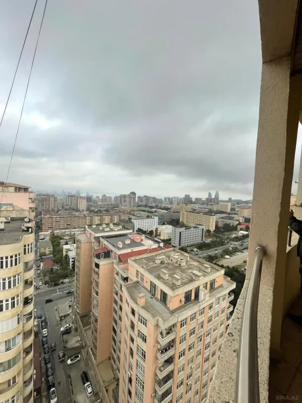 Satılır 4 otaqlı mənzil 185 m²