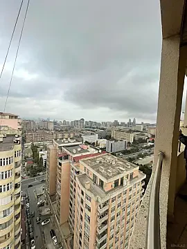 Satılır 4 otaqlı mənzil 185 m²