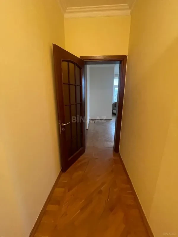 Satılır 4 otaqlı mənzil 185 m²