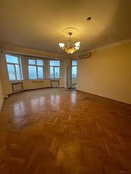Satılır 4 otaqlı mənzil 185 m²
