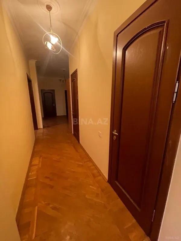 Satılır 4 otaqlı mənzil 185 m²