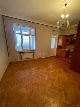 Satılır 4 otaqlı mənzil 185 m²