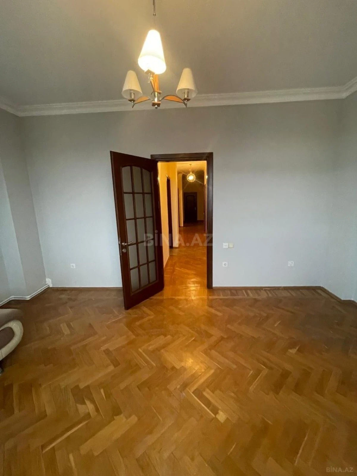 Satılır 4 otaqlı mənzil 185 m²