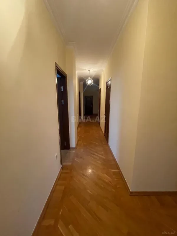 Satılır 4 otaqlı mənzil 185 m²