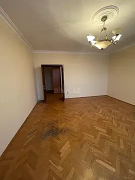 Satılır 4 otaqlı mənzil 185 m²