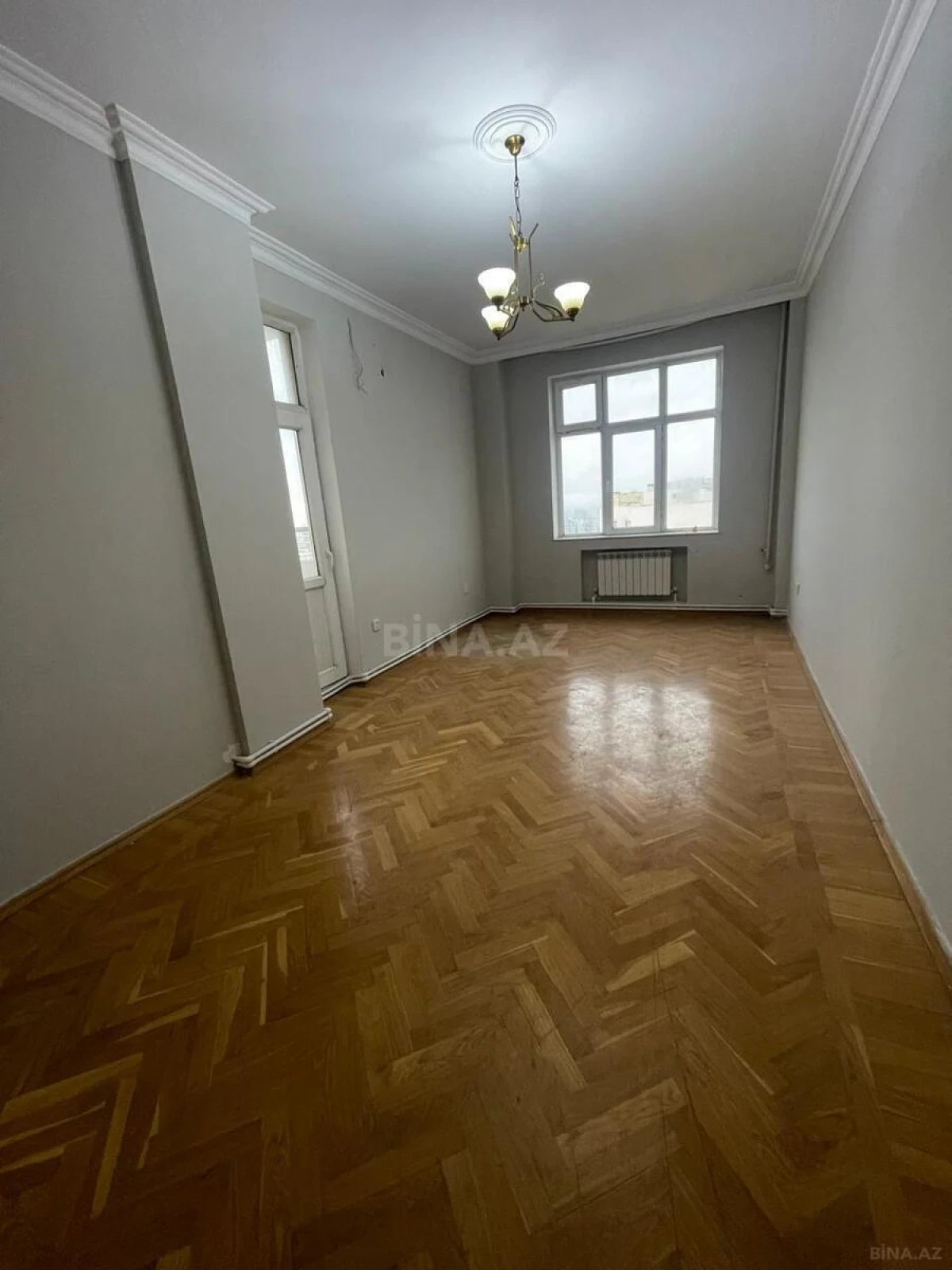 Satılır 4 otaqlı mənzil 185 m²