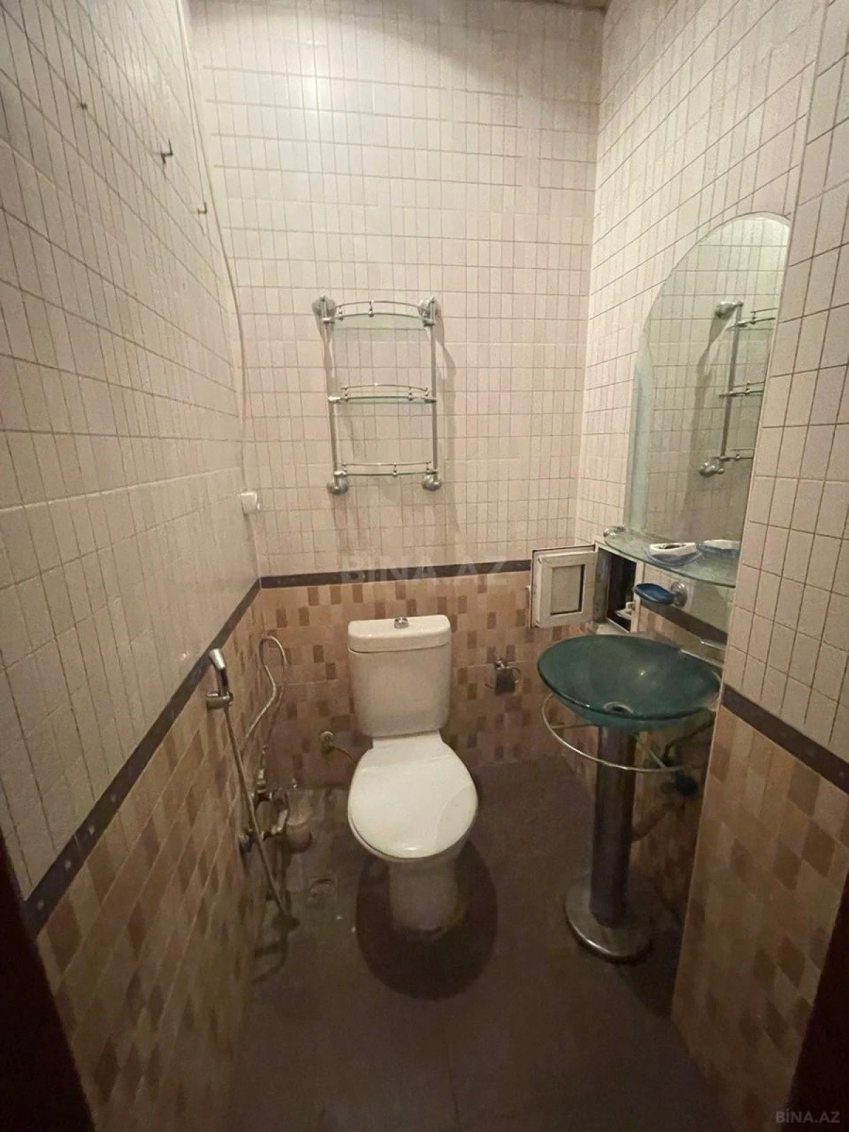 Satılır 4 otaqlı mənzil 185 m²