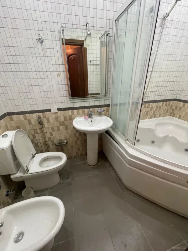 Satılır 4 otaqlı mənzil 185 m²
