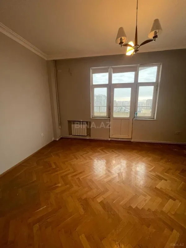 Satılır 4 otaqlı mənzil 185 m²