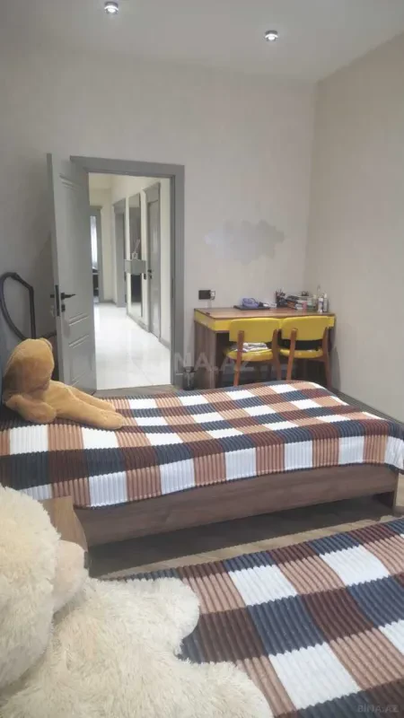 Satılır 4 otaqlı mənzil 120 m²