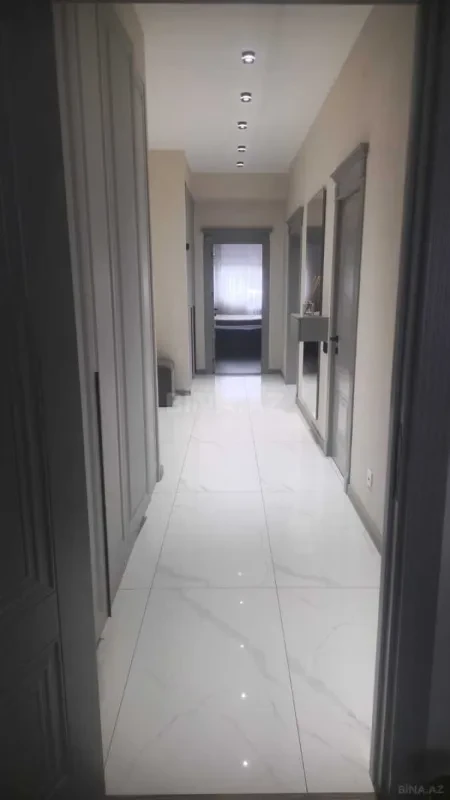 Satılır 4 otaqlı mənzil 120 m²