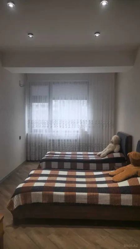Satılır 4 otaqlı mənzil 120 m²