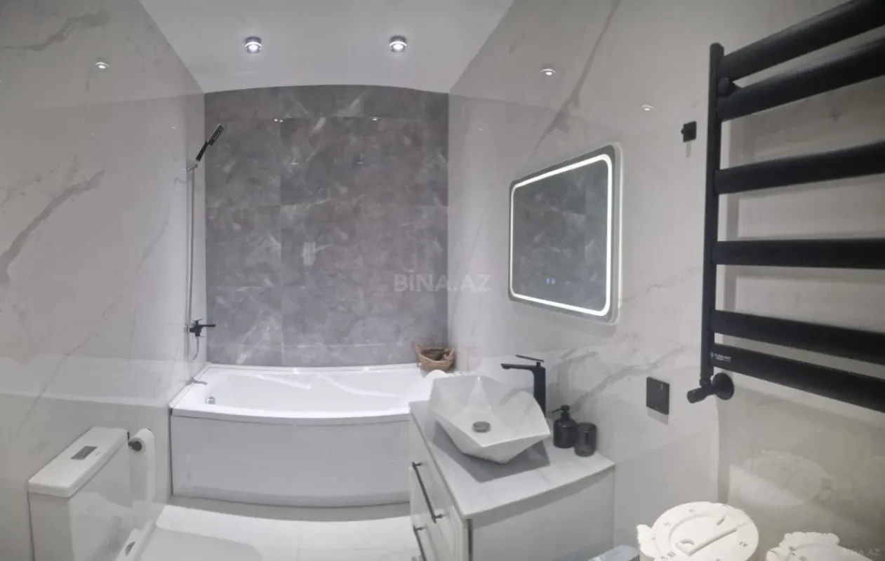 Satılır 4 otaqlı mənzil 120 m²