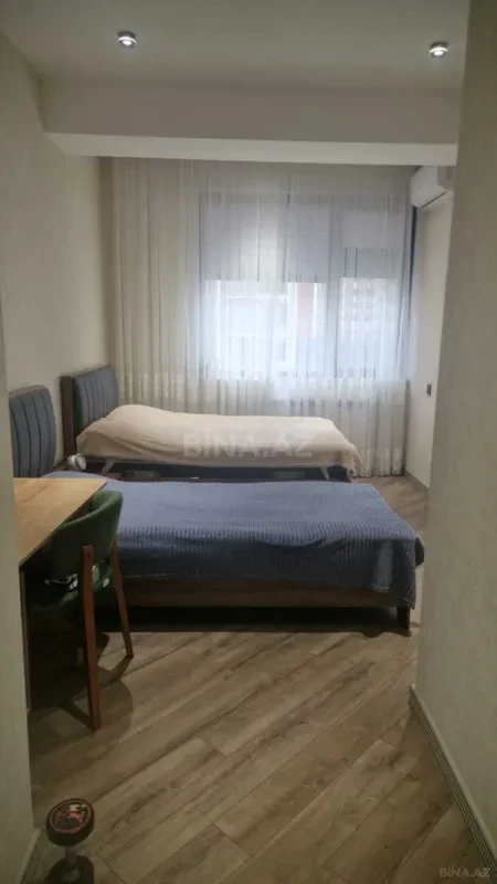Satılır 4 otaqlı mənzil 120 m²