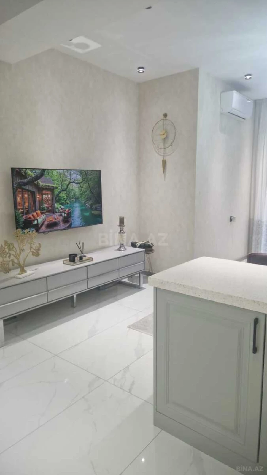 Satılır 4 otaqlı mənzil 120 m²
