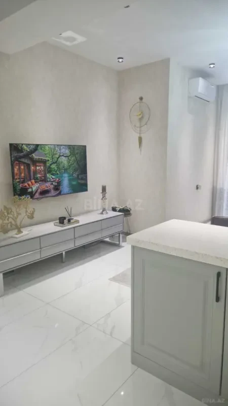 Satılır 4 otaqlı mənzil 120 m²