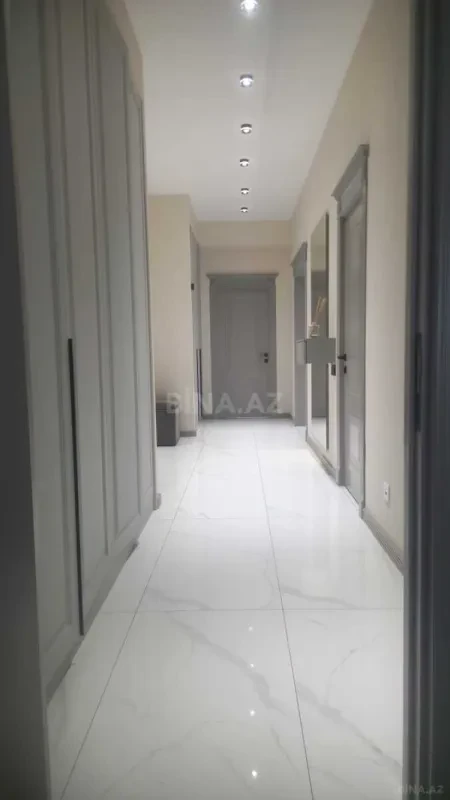 Satılır 4 otaqlı mənzil 120 m²
