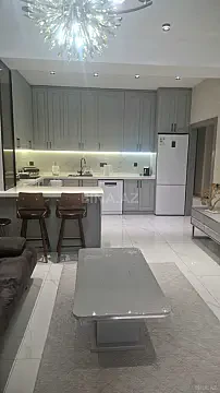 Satılır 4 otaqlı mənzil 120 m²