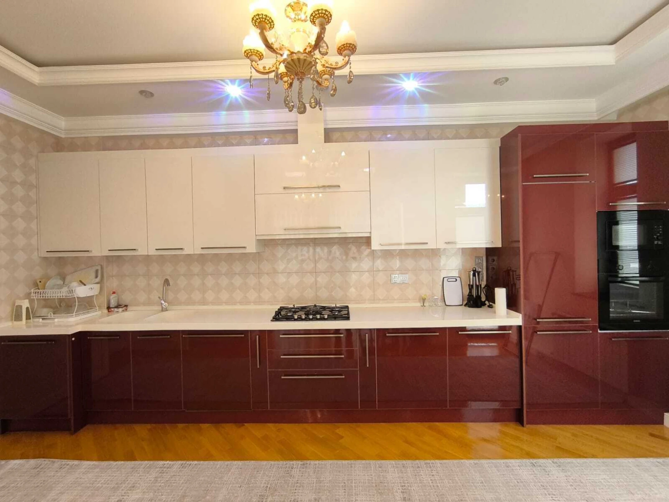 Kirayə verilir 2 otaqlı mənzil 96 m²