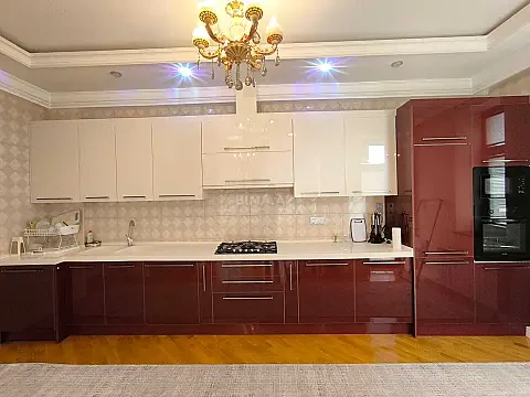 Kirayə verilir 2 otaqlı mənzil 96 m²