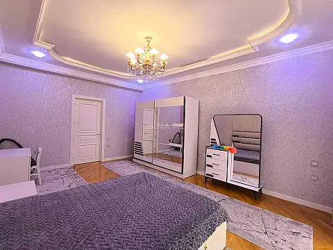 Kirayə verilir 2 otaqlı mənzil 96 m²