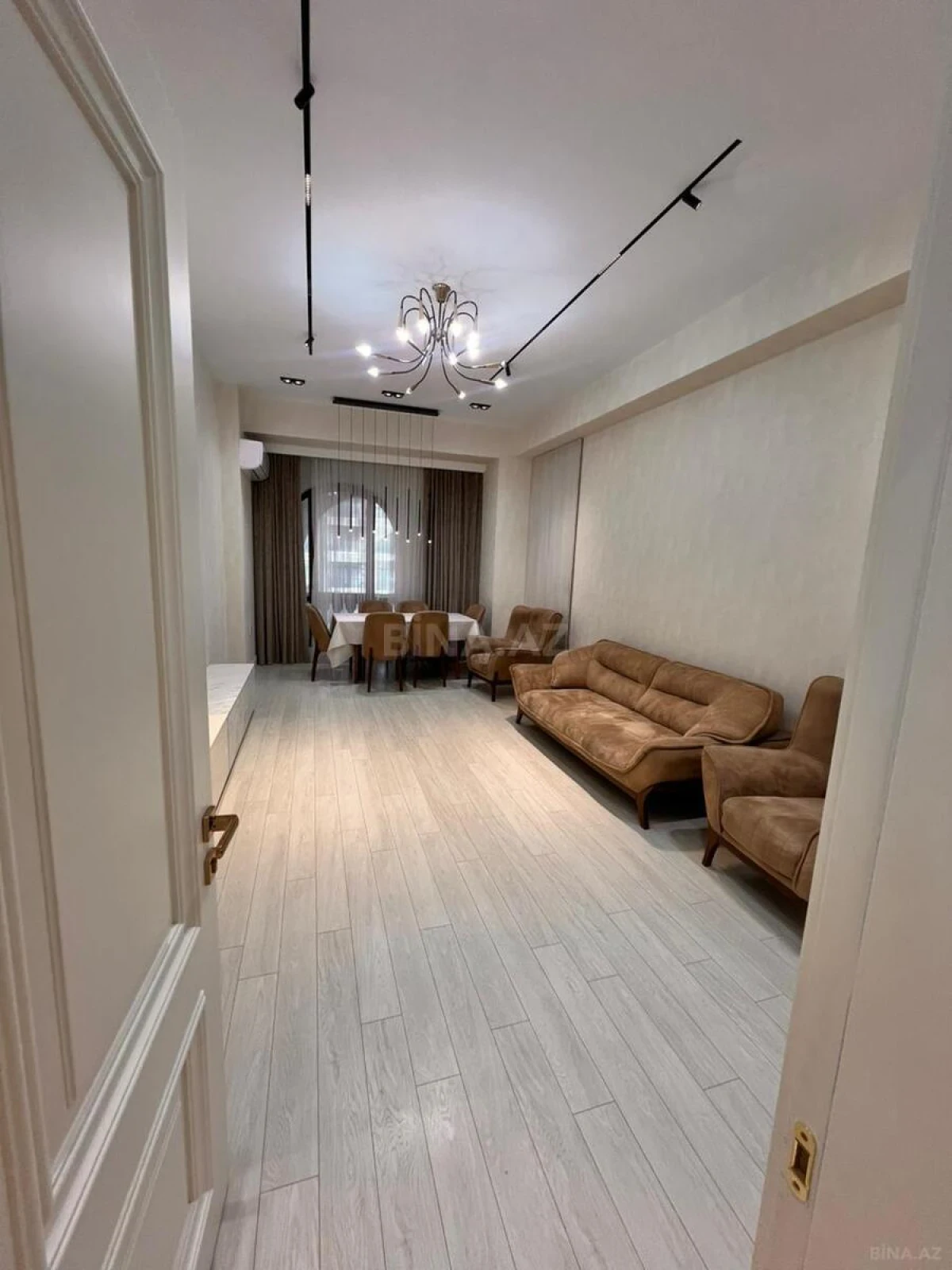Satılır 3 otaqlı mənzil 109 m²