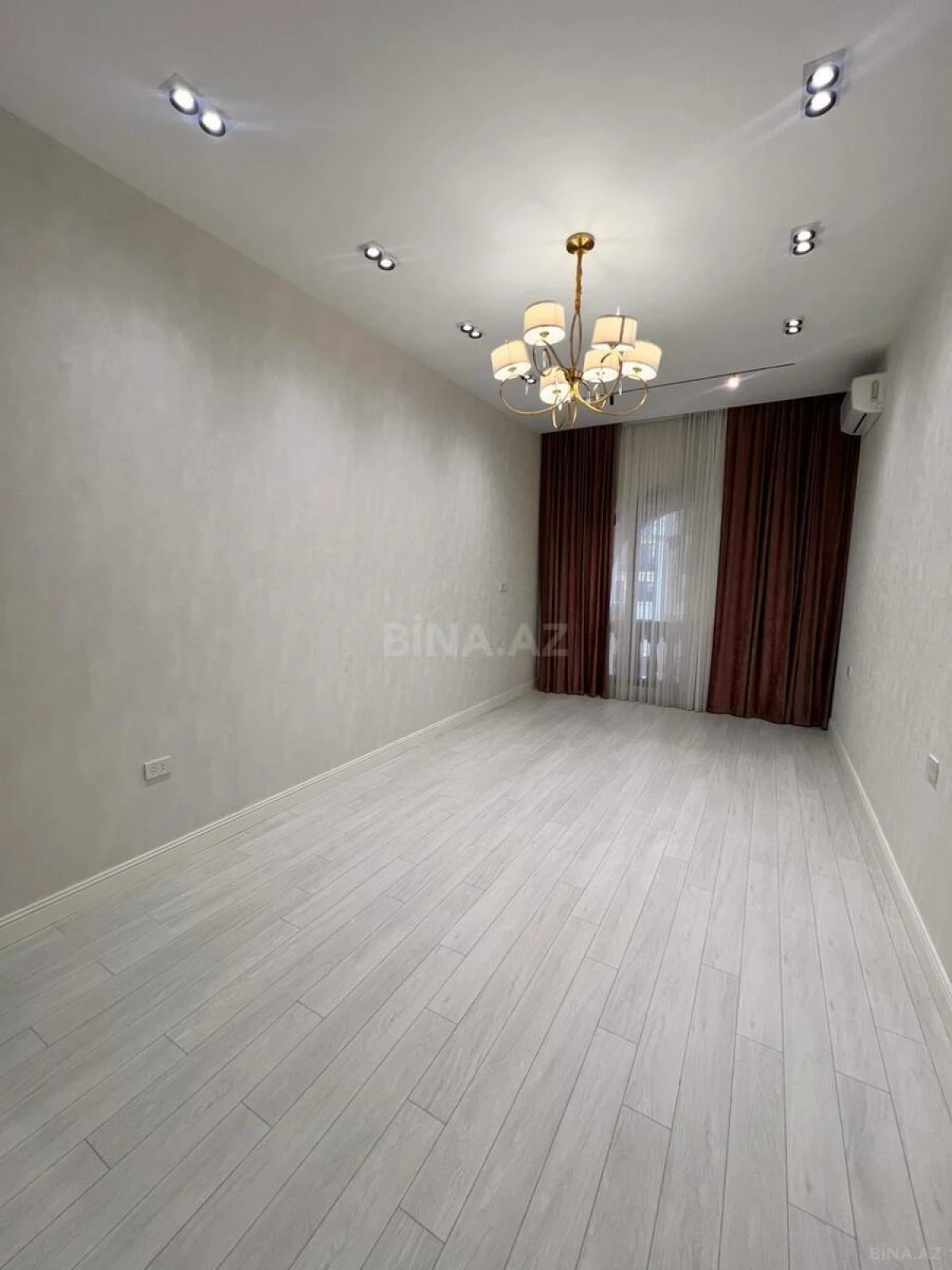 Satılır 3 otaqlı mənzil 109 m²
