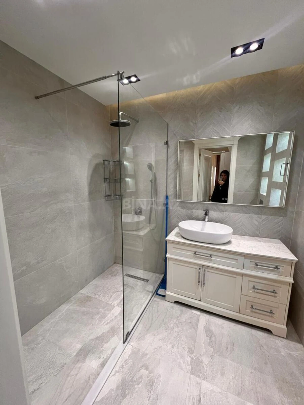 Satılır 3 otaqlı mənzil 109 m²