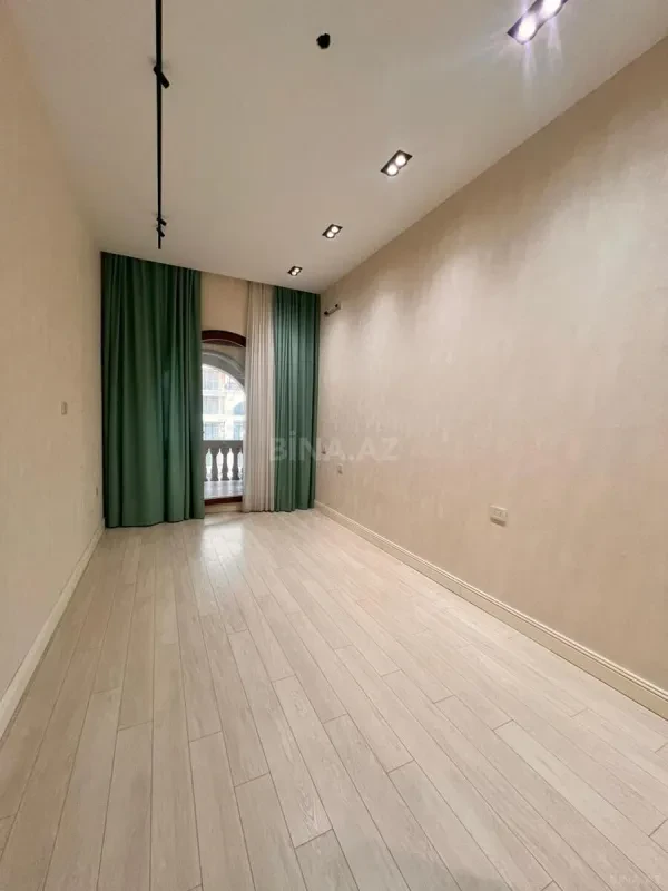 Satılır 3 otaqlı mənzil 109 m²