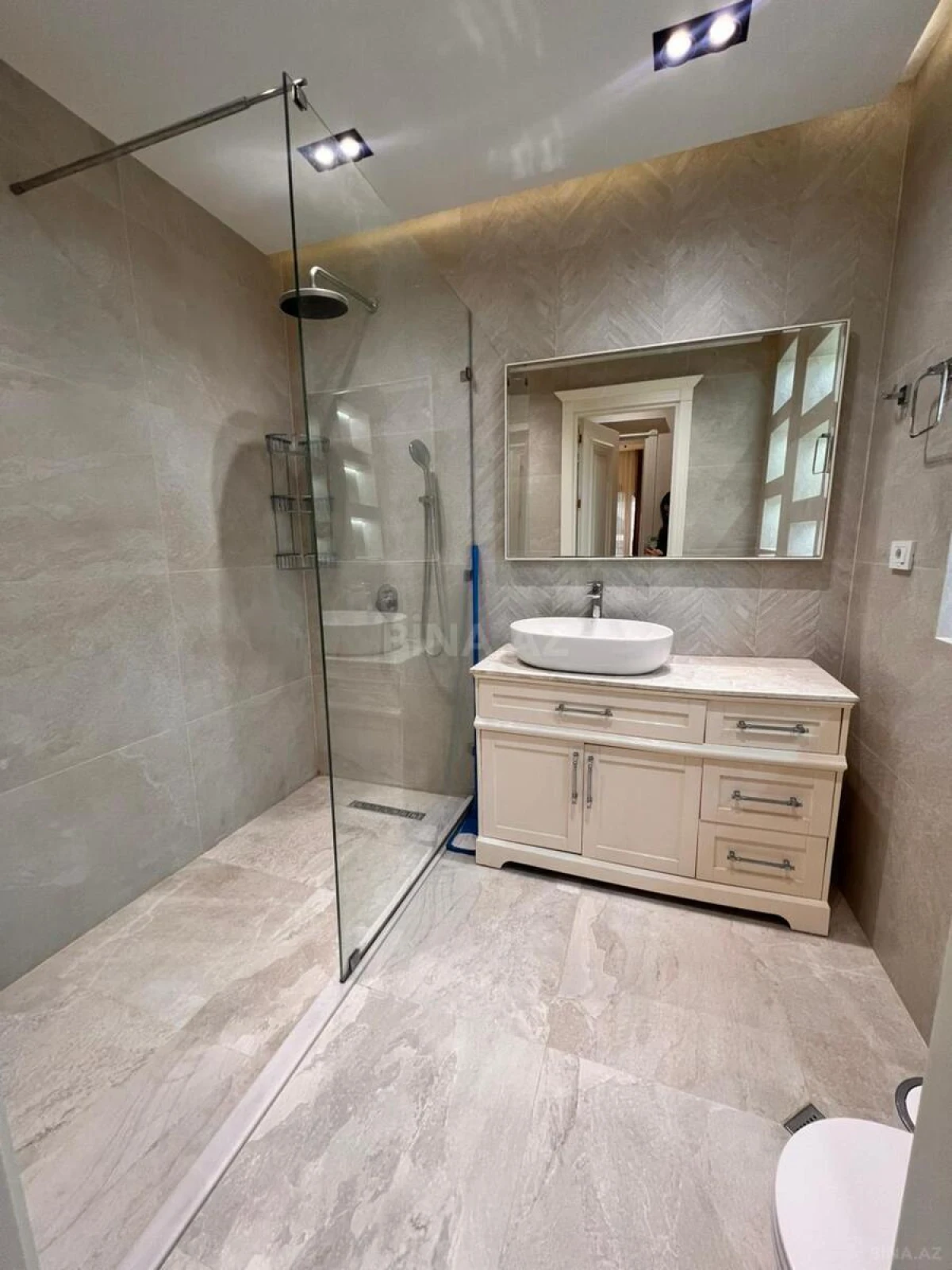 Satılır 3 otaqlı mənzil 109 m²